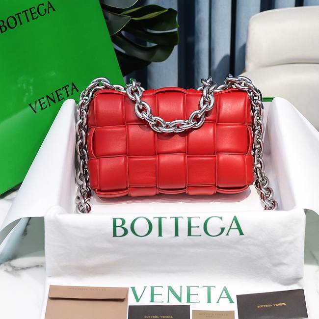 Bottega Veneta Red Chain Cassette Bag 26x18x8cm - 1