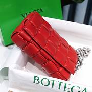 Bottega Veneta Red Chain Cassette Bag 26x18x8cm - 4