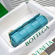 Bottega Veneta Light Blue Chain Cassette Bag 26x18x8cm - 4