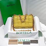 Bottega Veneta Yellow Chain Cassette Bag 26x18x8cm - 1