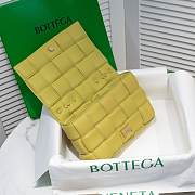 Bottega Veneta Yellow Chain Cassette Bag 26x18x8cm - 3