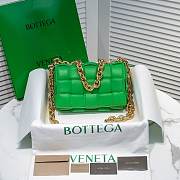 Bottega Veneta Green Chain Cassette Bag 26x18x8cm - 1