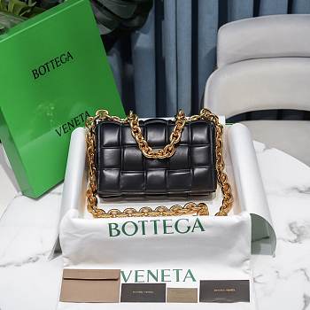 Bottega Veneta Black Chain Cassette Bag 26x18x8cm