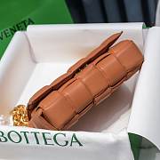 Bottega Veneta Caramel Chain Cassette Bag 26x18x8cm - 4