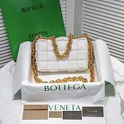 Bottega Veneta White Chain Cassette Bag 26x18x8cm - 1