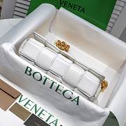 Bottega Veneta White Chain Cassette Bag 26x18x8cm - 5