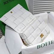 Bottega Veneta White Chain Cassette Bag 26x18x8cm - 4