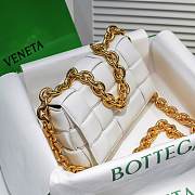 Bottega Veneta White Chain Cassette Bag 26x18x8cm - 2