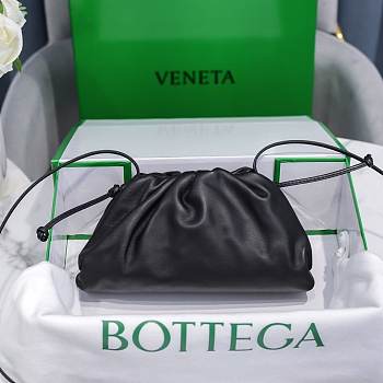 Bottega Veneta Black The Pouch Clutch 23*13*7cm