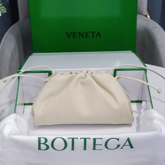 Bottega Veneta White The Pouch Clutch 23*13*7cm - 1