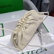 Bottega Veneta White The Pouch Clutch 23*13*7cm - 3