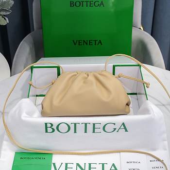 Bottega Veneta Beige The Pouch Clutch 23*13*7cm