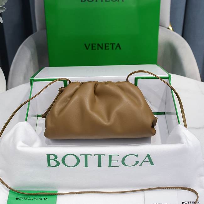 Bottega Veneta Tan The Pouch Clutch 23*13*7cm - 1