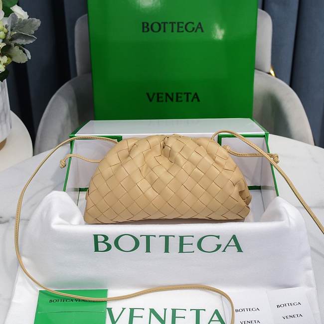 Bottega Veneta Beige The Mini Pouch 22×12×7cm - 1