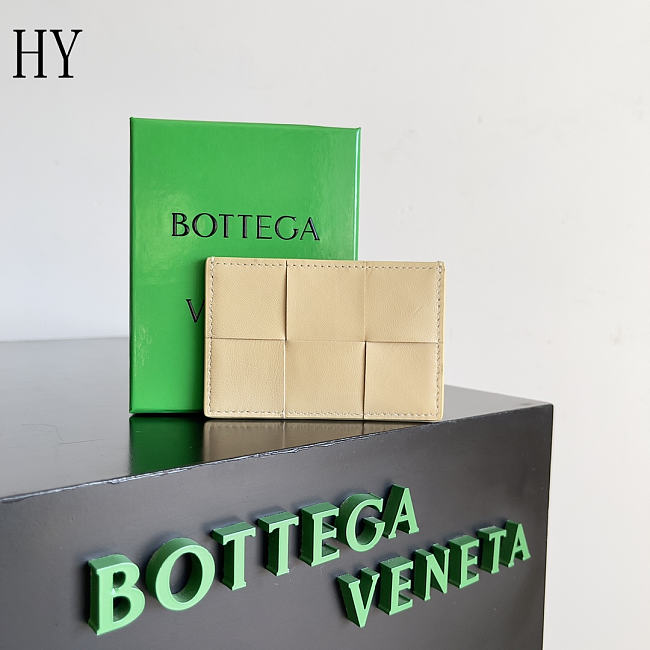 Bottega Veneta Cassette Credit Card Case Beige 11x7x0.5cm - 1