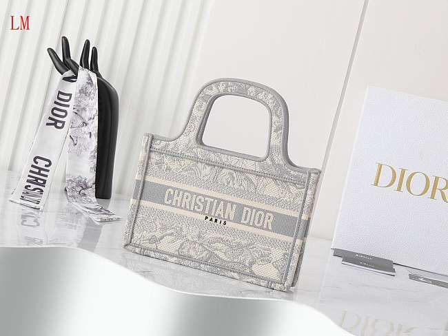 Dior Book Tote Grey Toile De Jouy Embroidery 22 x 17x7 cm - 1