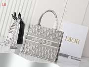 Dior Book Tote Grey Oblique Embroidery 26.5 x 21x14 cm - 1