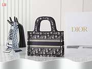 Dior Book Tote Oblique Embroidery 22 x 17x7 cm - 2