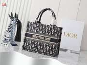 Dior Book Tote Oblique Embroidery 26.5 x 21x14 cm - 1