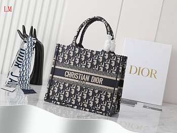 Dior Book Tote Oblique Embroidery 26.5 x 21x14 cm