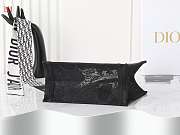 Dior Book Tote Black Toile de Jouy Soleil Macramé Embroidery 26.5 x 21x14 cm - 2