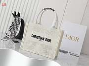 Dior Book Tote White Toile de Jouy Soleil Macramé Embroidery 26.5 x 21x14 cm - 1