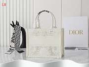 Dior Book Tote White Toile de Jouy Soleil Macramé Embroidery 26.5 x 21x14 cm - 2