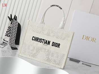 Dior Book Tote White Toile de Jouy Soleil Macramé Embroidery 36 x 27.5x16.8 cm