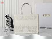 Dior Book Tote White Toile de Jouy Soleil Macramé Embroidery 36 x 27.5x16.8 cm - 2