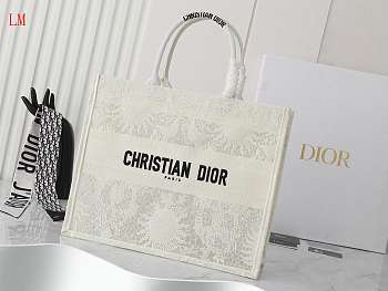 Dior Book Tote White Toile de Jouy Soleil Macramé Embroidery 42 x 35x18.5 cm