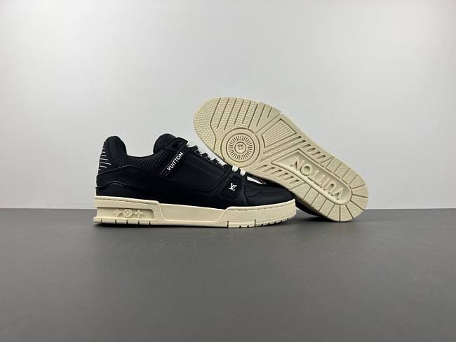 LV trainer black color - 1