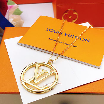 LV logo necklace full box