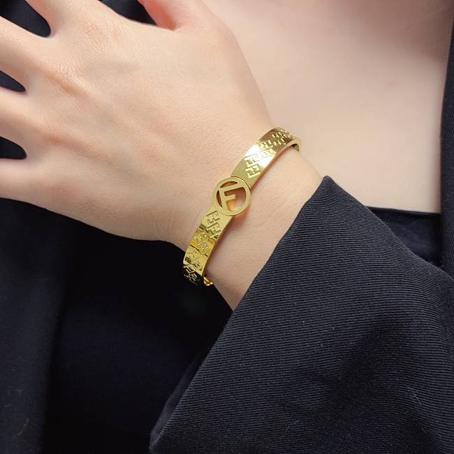 Fendi logo golden bracelet - 1