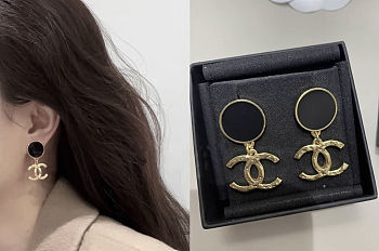 CHAN 24 black gold earings 