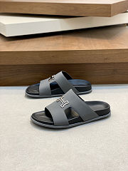Hermes cowhide slippers for men and women black  - 6