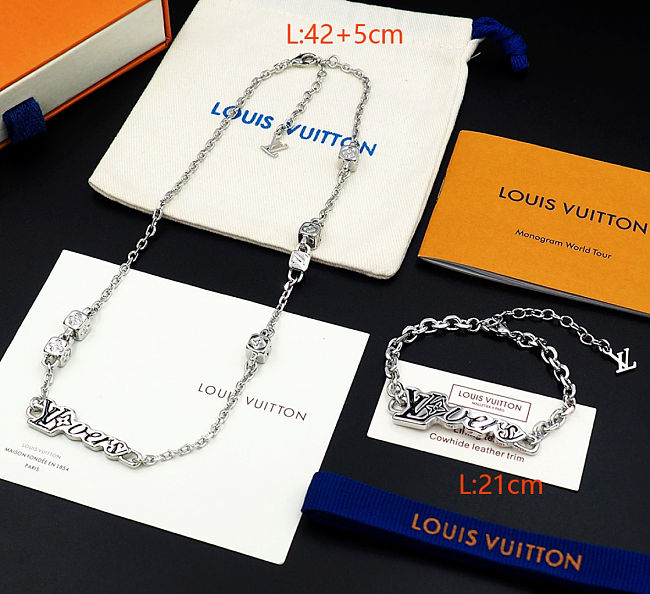LV necklace interprets the eye-catching style with simple strokes - 1