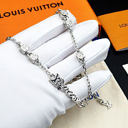 LV necklace interprets the eye-catching style with simple strokes - 6
