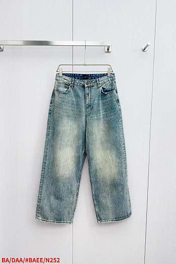 Balenciaga street style jeans 