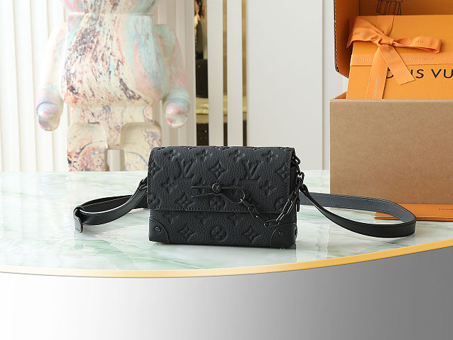 LV Embossed soft Monogram Taurillon leather M81746 size 18.0x 11.0x 6.5 cm - 1