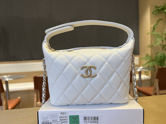 Chanel 25c Quilted Hobo Bag Caviar White size 21.5×19×6cm - 1