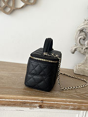  Chanel Caviar Quilted CC Top Handle Vanity Case With Chain Black size 17 x 9.5 x 8 cm - free Chanel necklace - 4