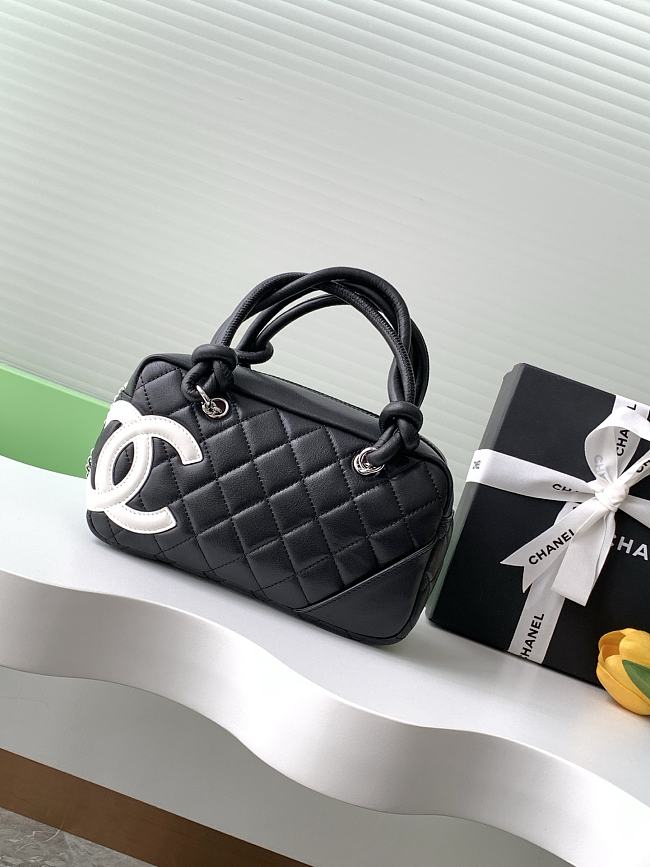 Chanel Black Cambon Ligne Shoulder Bag White size 12x21x9cm - 1