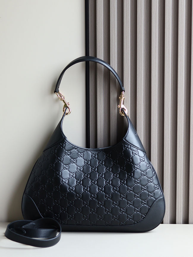 Gucci B medium shoulder bag in black GG leather size 42x36x2 - 1