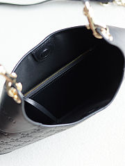 Gucci B medium shoulder bag in black GG leather size 42x36x2 - 6