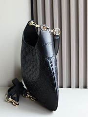 Gucci B medium shoulder bag in black GG leather size 42x36x2 - 5