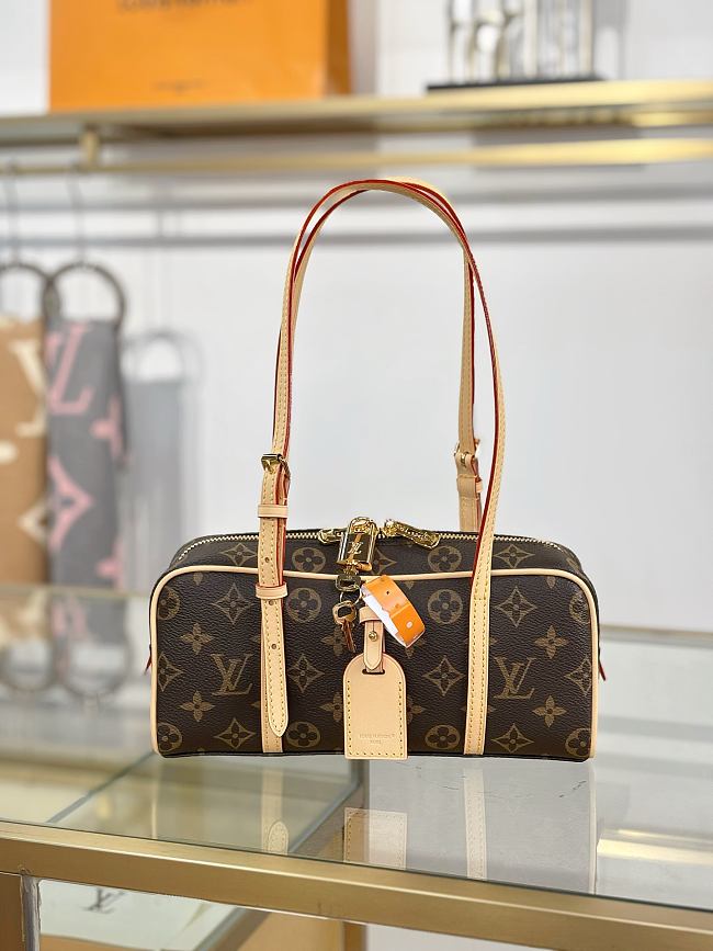 LV Hang On Monogram coated canvas size 26x11.5x6.5cm - 1