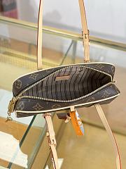 LV Hang On Monogram coated canvas size 26x11.5x6.5cm - 2