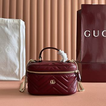 GG Marmont vanity bag in Rosso Ancora red leather size 19x11.5x9cm