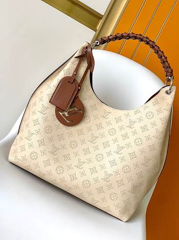 Louis Vuitton Carmel Mahina Hobo Bag Crème Beige size 35x40x17cm