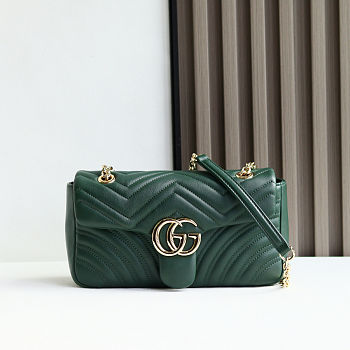 GG Marmont medium shoulder bag in Green size 26x15x7cm
